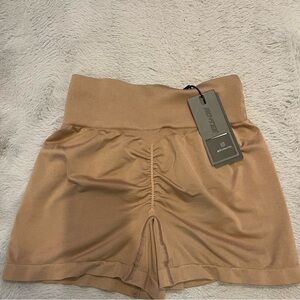 New Bo+Tee scrunch mini shorts Warm Taupe Size XL